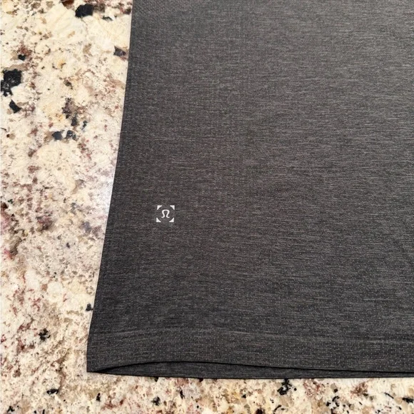 Men’s Lululemon shirt - Picture 4 of 8
